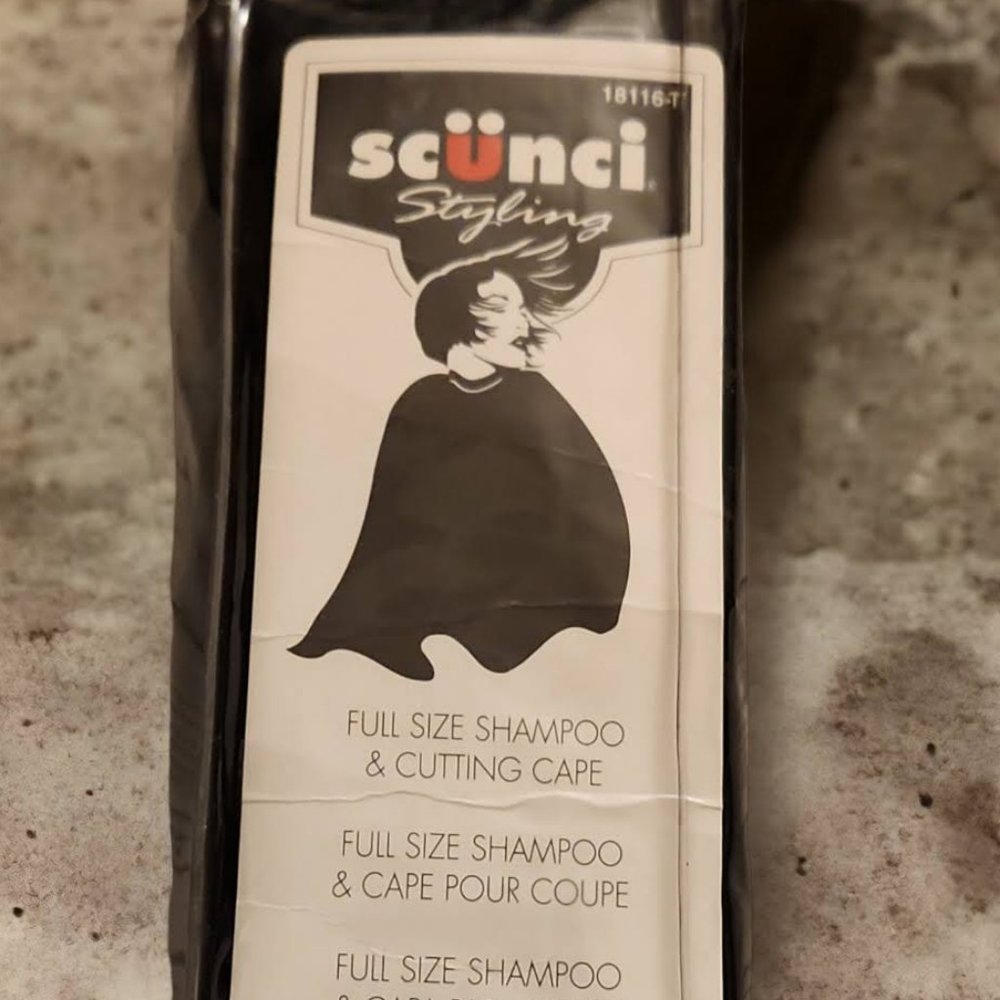 Scunci Shampoo/Make-up Cape